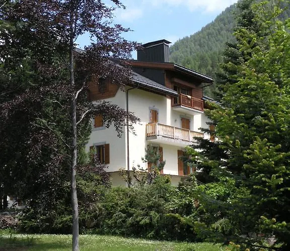 Arolles Апартаменти *